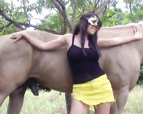 Horse sex - порно девушки с конём на природе hd